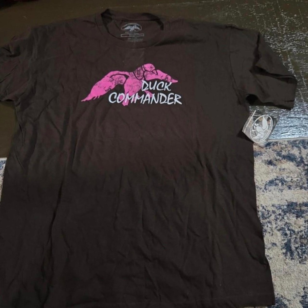 Duck Commander Womens Brown Graphic T-Shirt Pink Mallard Logo NWT Size Large